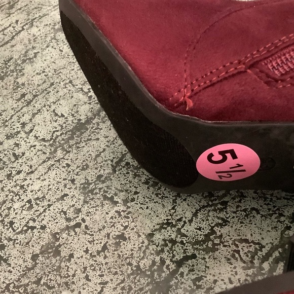 Women's Burgundy Suede Ankle Boots - Picture 4 of 4